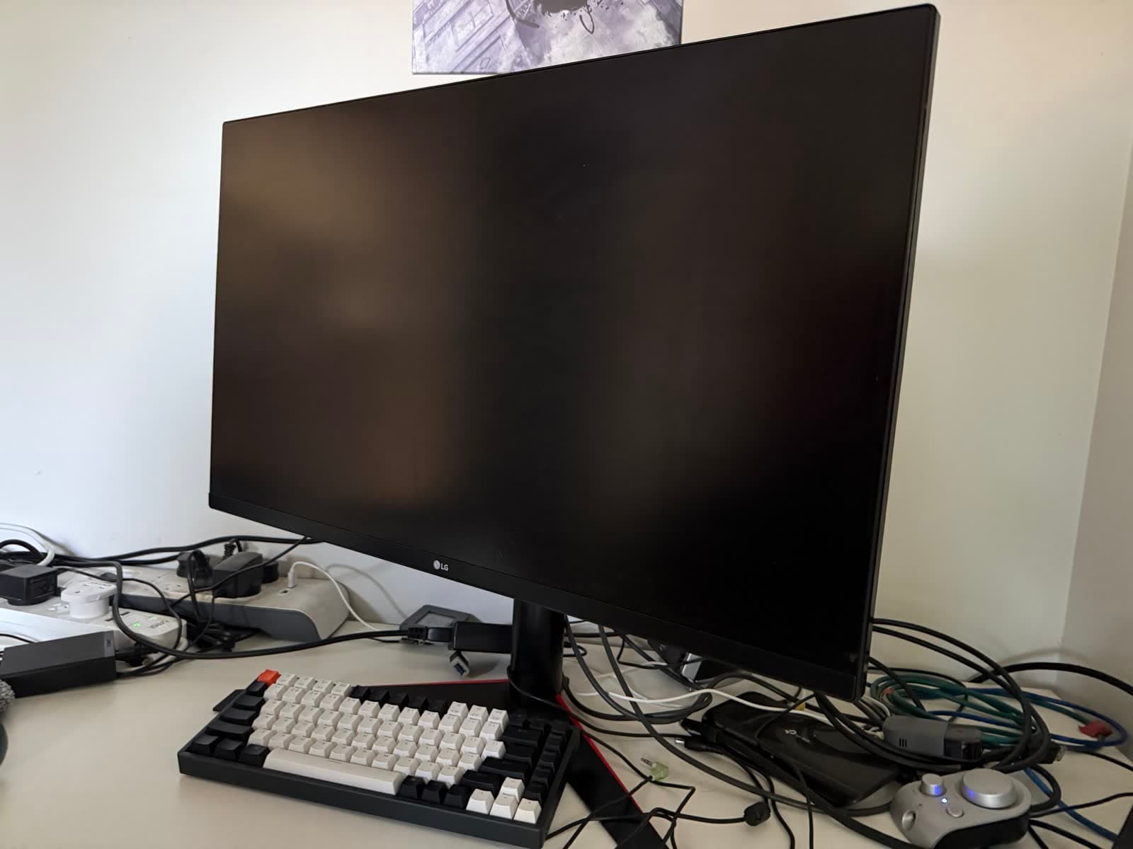 LG Slim-Bezel Monitor photo 2
