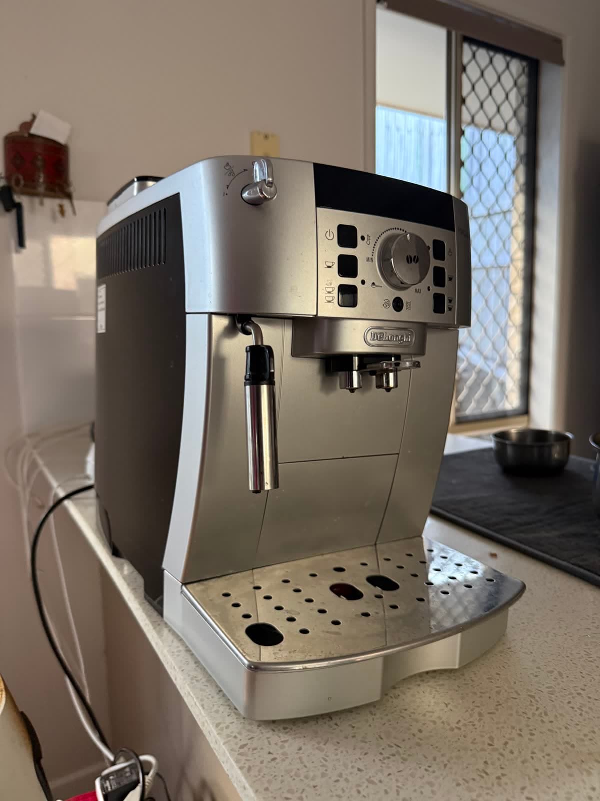 DeLonghi Magnifica Coffee Machine
